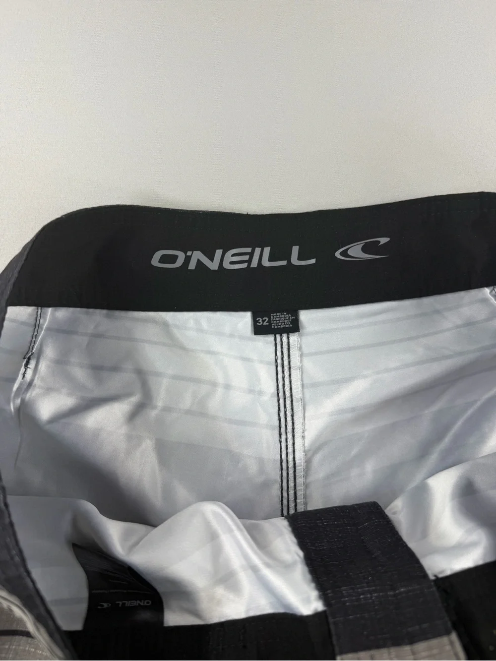 O’Neill Men’s 32 Striped Board Shorts Black Gray White Surf Swim Trunks